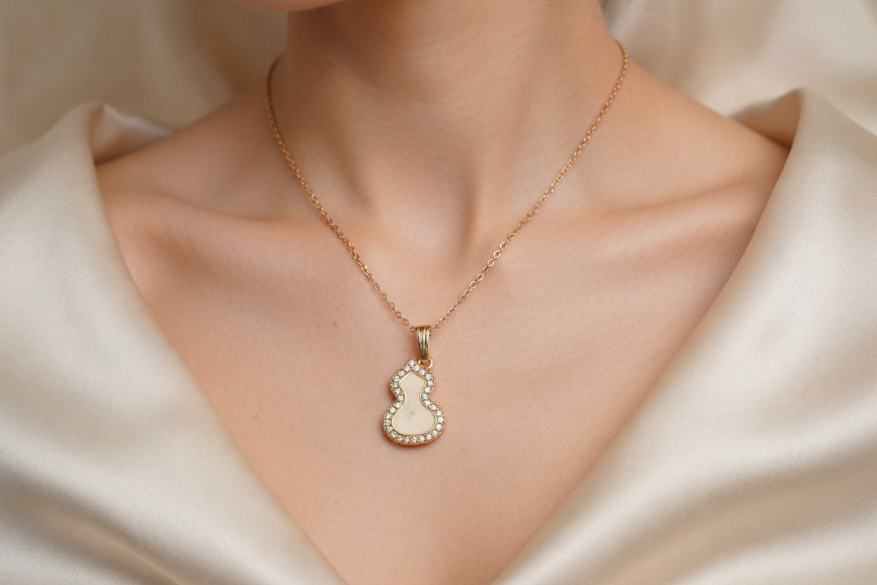 Pendants & Lockets